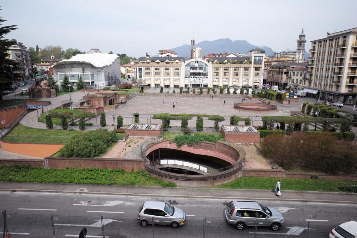 Varese: giovane gambino arrestato in flagranza per spaccio in Piazza Repubblica