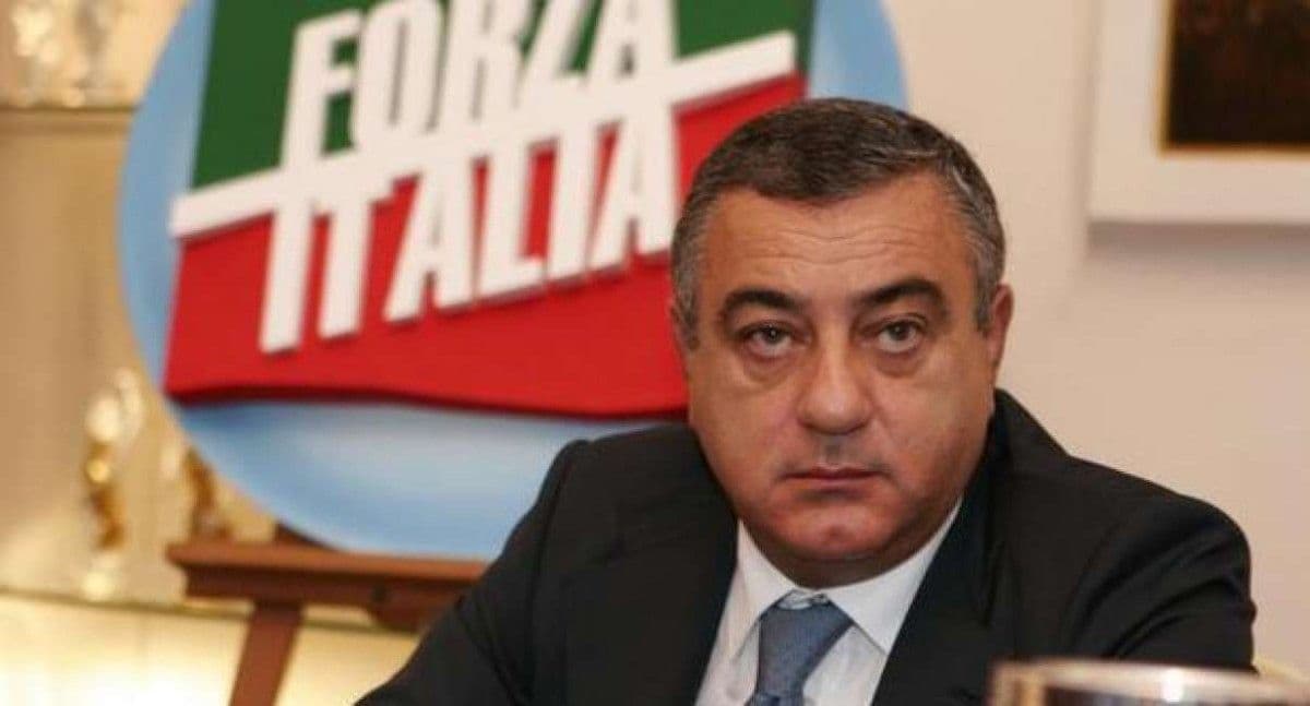 Napoli: arrestati tre fratelli del senatore di Forza Italia Luigi Cesaro