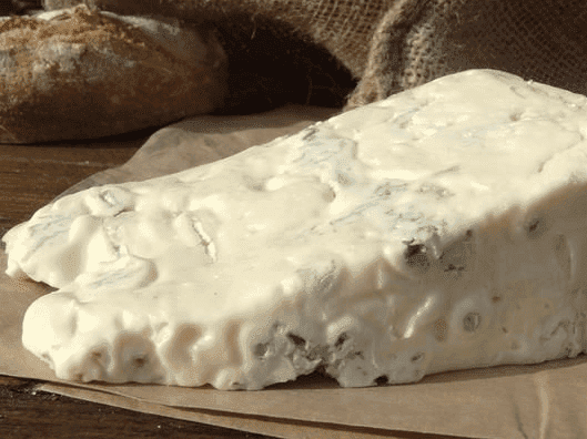 Allerta listeria nel formaggio italiano: gorgonzola contaminato, scatta il ritiro