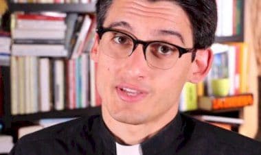 Il prete youtuber Grande Fratello? “Don Alberto risponde”