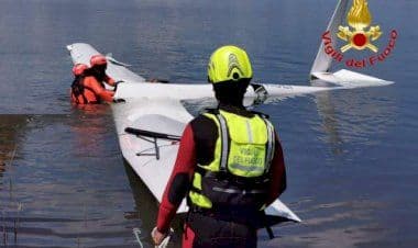 Buguggiate, aliante precipita nel lago