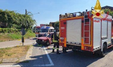 Ternate, intervento dei Vigili del Fuoco  con cesoia/divaricatore