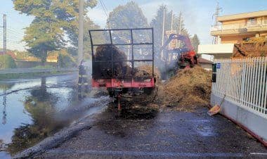 Casorate, carro in fiamme