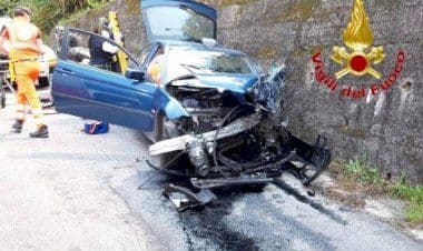 Brezzo, incidente auto contro muro