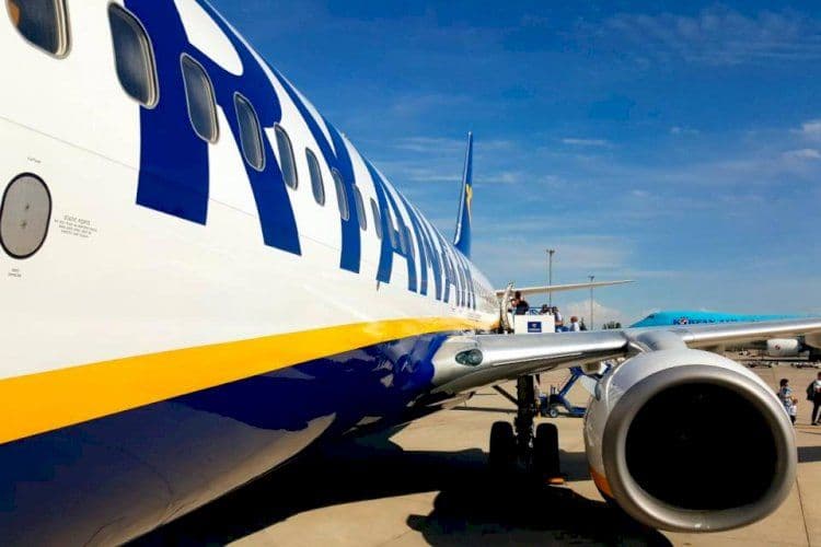 Allarme bomba in aereo Ryanair decollato da Cracovia. Arrestati due passeggeri