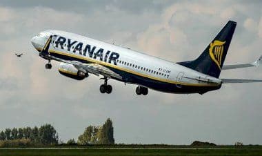 Psicosi da coronavirus: misure di biocontenimeto all'aeroporto di Catania per hostess volo Ryanair con febbre.