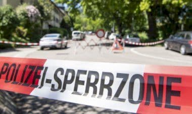 Zurigo, mamma e le sue figlie gemelle trovate senza vita dentro a un'auto.