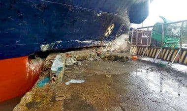 Ambiente.Guasto al motore, nave portacontainer finisce con il carico dritto contro la banchina