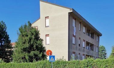 Somma, urtato lo specchio appena messo