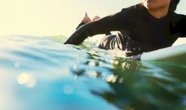 Shark attack: Australia, surfer girl gravemente ferita nell'attacco di uno squalo