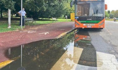 Busto Arsizio fermata bus del Cimitero allagata