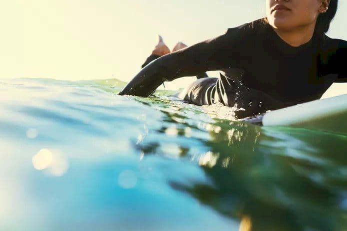 Shark attack: Australia, surfer girl gravemente ferita nell'attacco di uno squalo