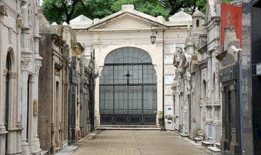 Samarate, lo scippo vicino al cimitero