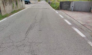 Coarezza, buche e tombini da sistemare al più presto