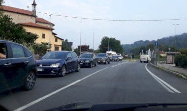 Varese, traffico in tilt. Lunga coda sulla SP1