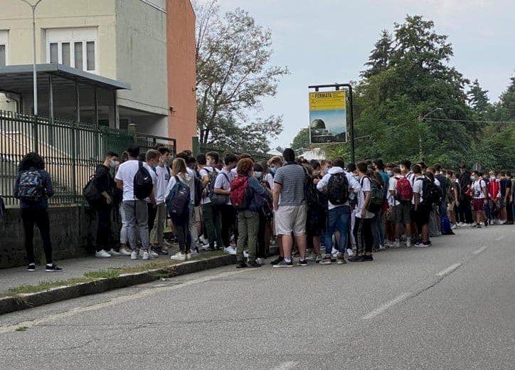 Varese, folla al liceo Ferraris