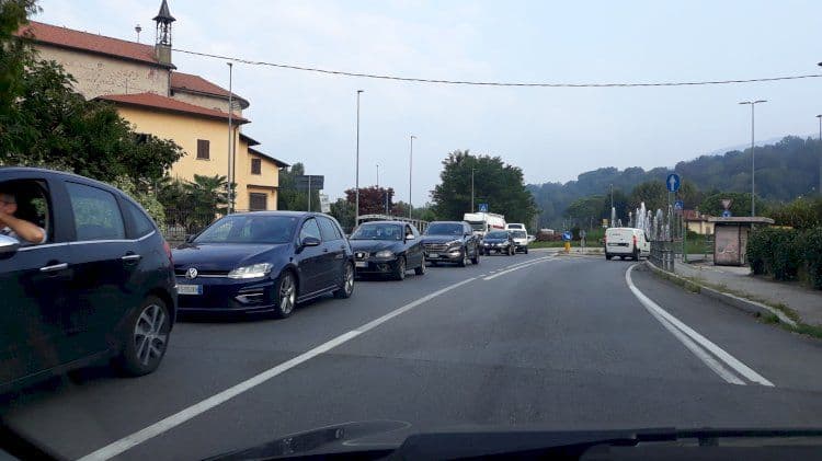 Varese, traffico in tilt. Lunga coda sulla SP1