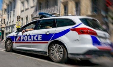 Quattro bambini e una donna uccisi: l'orrore vicino a Parigi.