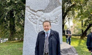 Riccardo De Corato, ha deposto un mazzo di fiori al Sacrario dei Caduti milanesi