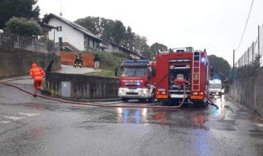 Golasecca, tetto in fiamme