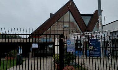 Busto, protesta in piscina