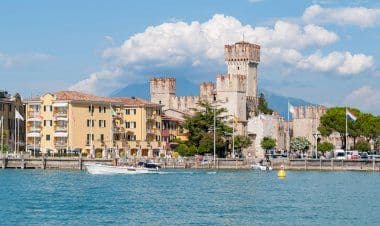Il Castello di Sirmione, sul Garda, tra i castelli più affascinanti d'Europa