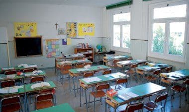 Tradate, infortunio a scuola
