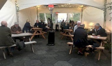 Londra: una pinta sotto il tendone e si continua a vivere