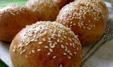 Richiamati panini tondi con cereali