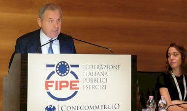 Covid, Fipe Confcommercio risponde a De Luca: "Offende migliaia di imprenditori che vedono a rischio il futuro"