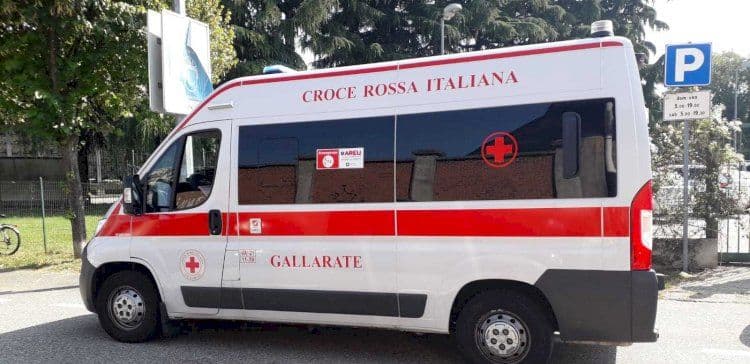 Somma Lombardo: donna caduta in via Milano