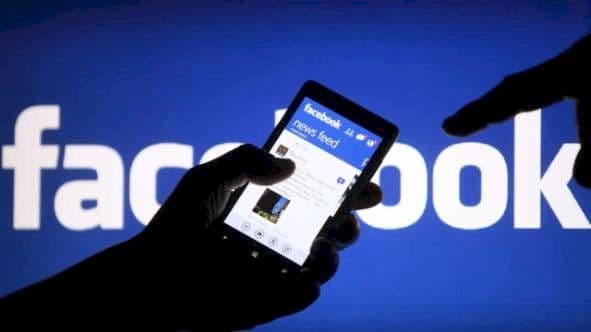 Minori sui social, Garante apre fascicolo su Facebook ed Instagram