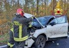 Taino, incidente con auto fuori strada