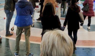 Lombardia: confusione, coda all'ipermercato