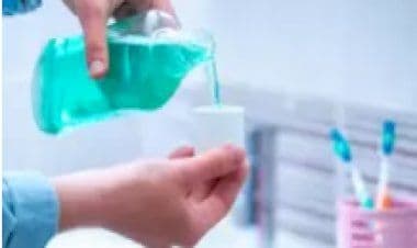 Un nuovo studio conferma l'efficacia del collutorio nel ridurre la diffusione del virus