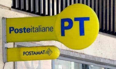 Azzate, proteste in Posta
