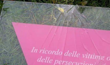 Varese. Vandalizzata la targa in memoria delle vittime omosessuali del nazifascismo
