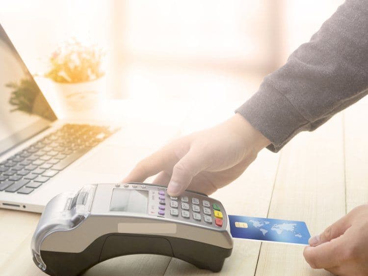 Consumatori su Cashback: esercenti rifiutano pagamenti con carta