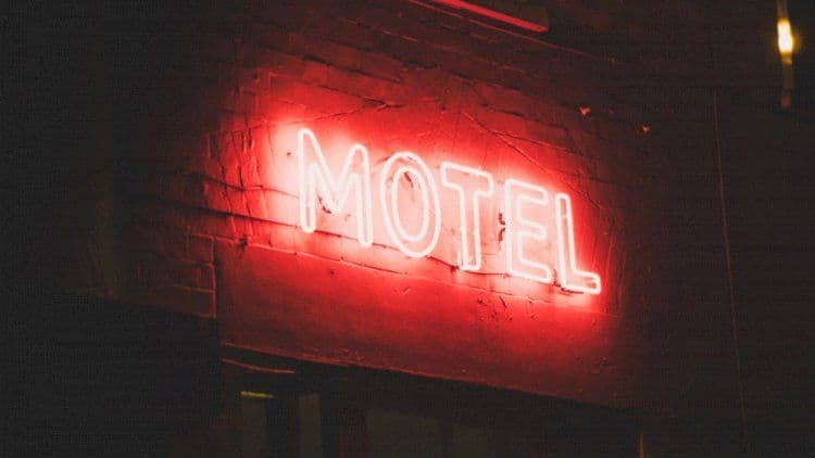 Lonate Pozzolo: andare al motel con l’amante non è evasione