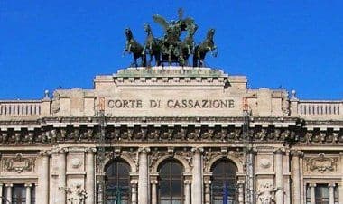 La Cassazione torna sul mobbing: anche rivolgere accuse infondate a un collega lo integra