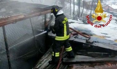 Marchirolo, incendio a un capanno