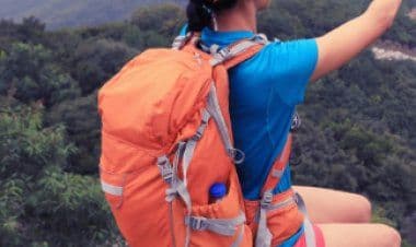 Tragedia per un "selfie". Donna scivola dal belvedere e muore.