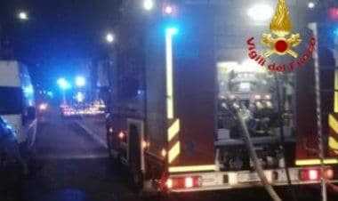 Uboldo, incendio in una corte