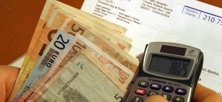Consumatori su bollette e prezzi: aumento 1.300 euro annui a famiglia