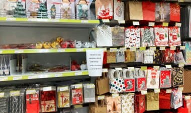 Busto Arsizio  Zona Rossa, market cinesi aperti che vendono di tutto.