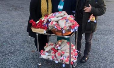 Roma, arriva la befana, calzette di Autotutela