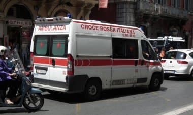 Laveno Mombello,  persona anziana caduta in un luogo pubblico