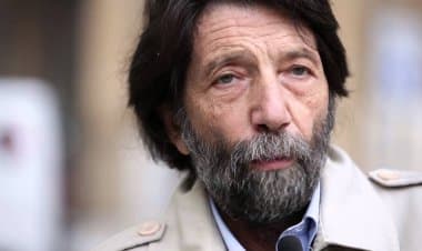 Cacciari difende Trump: 'Scandaloso silenziarlo, siamo alla frutta'