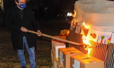 Gioeubia bruciata insieme dai Sindaci di Gallarate e Busto