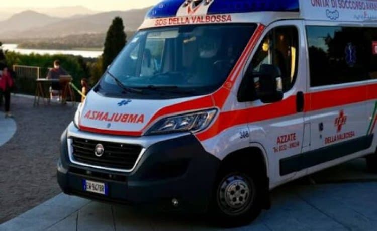 Cadegliano-Vicognago, richiesta l'ambulanza per malore